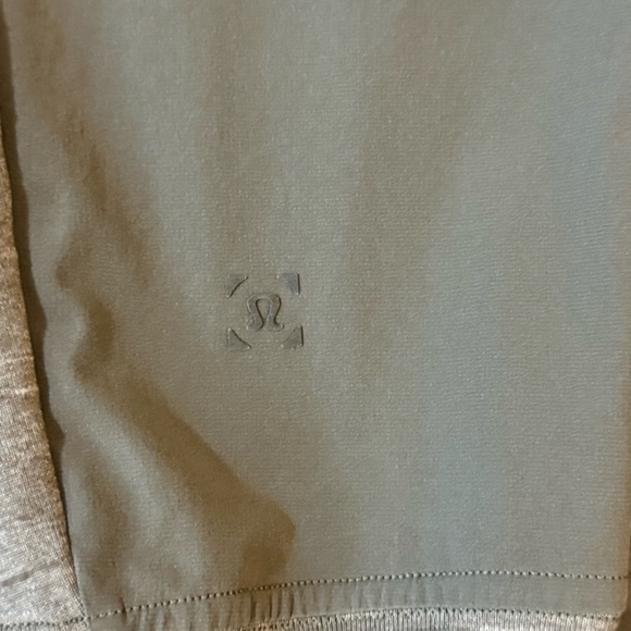 Lululemon Train On Site 1/2 Zip
Grey Sage

#172 - Picture 3 of 6